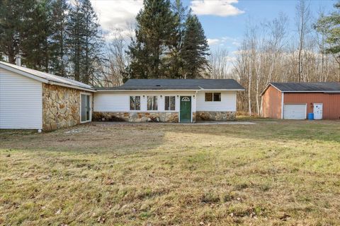 A home in Kenockee Twp