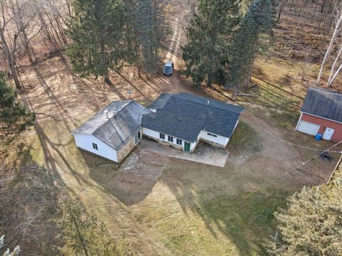 A home in Kenockee Twp