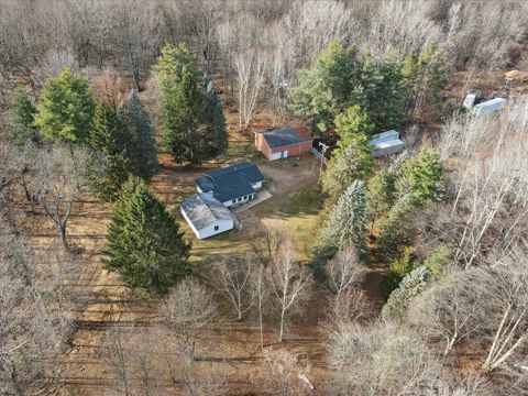 A home in Kenockee Twp