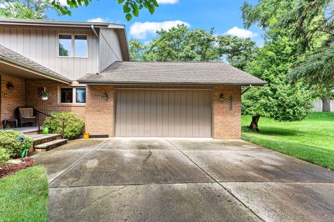 A home in West Bloomfield Twp