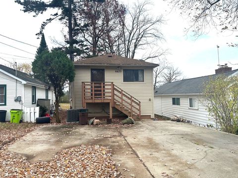 A home in West Bloomfield Twp