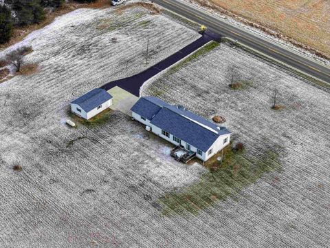 A home in Edwards Twp