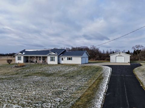 A home in Edwards Twp