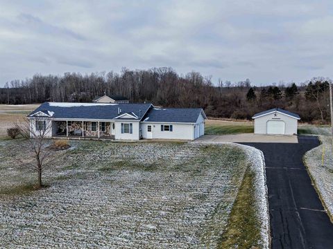 A home in Edwards Twp