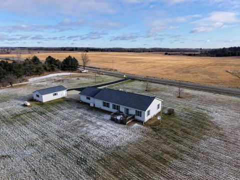 A home in Edwards Twp