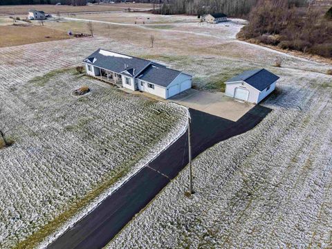 A home in Edwards Twp