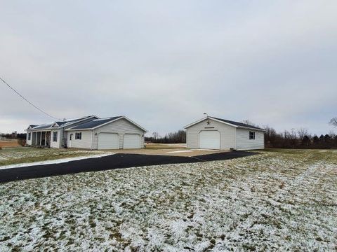 A home in Edwards Twp