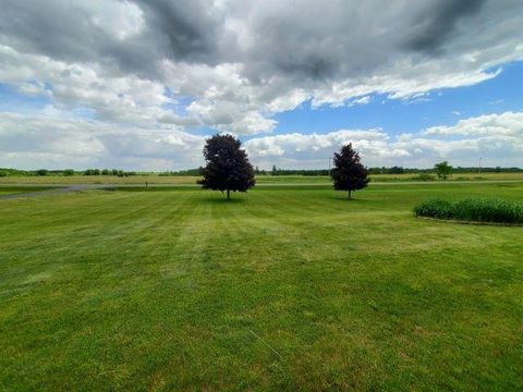 A home in Edwards Twp