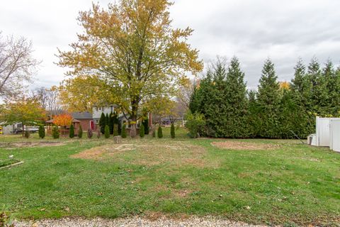 A home in Grosse Ile Twp