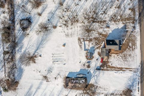 A home in Taymouth Twp