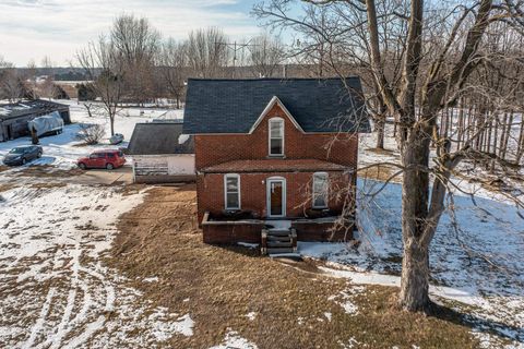 A home in Taymouth Twp