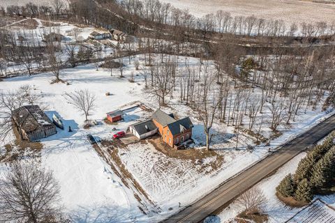 A home in Taymouth Twp