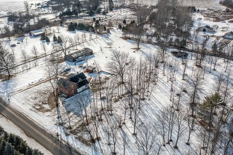 A home in Taymouth Twp