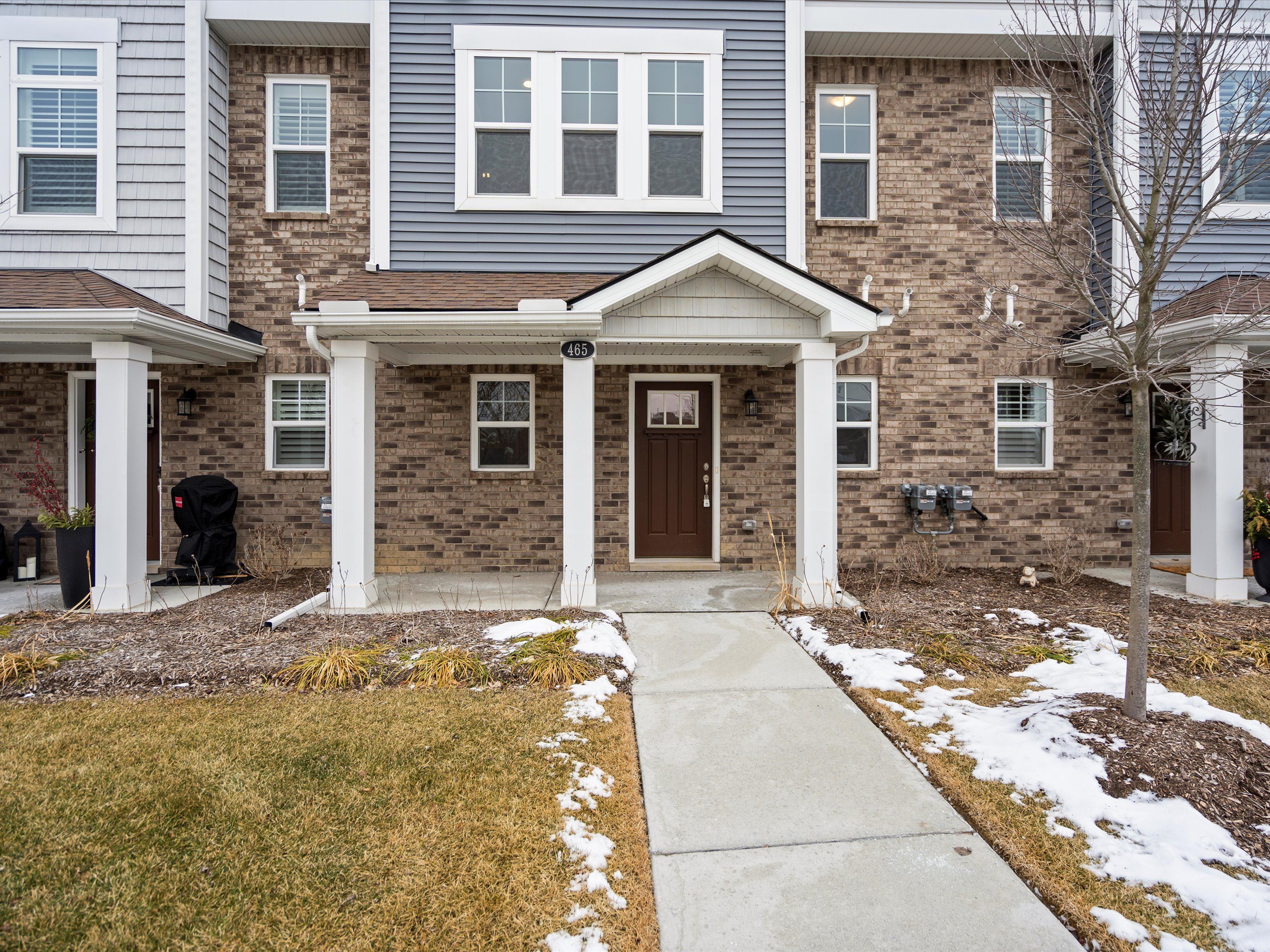 465 JENNY Way