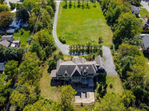 A home in Bloomfield Twp