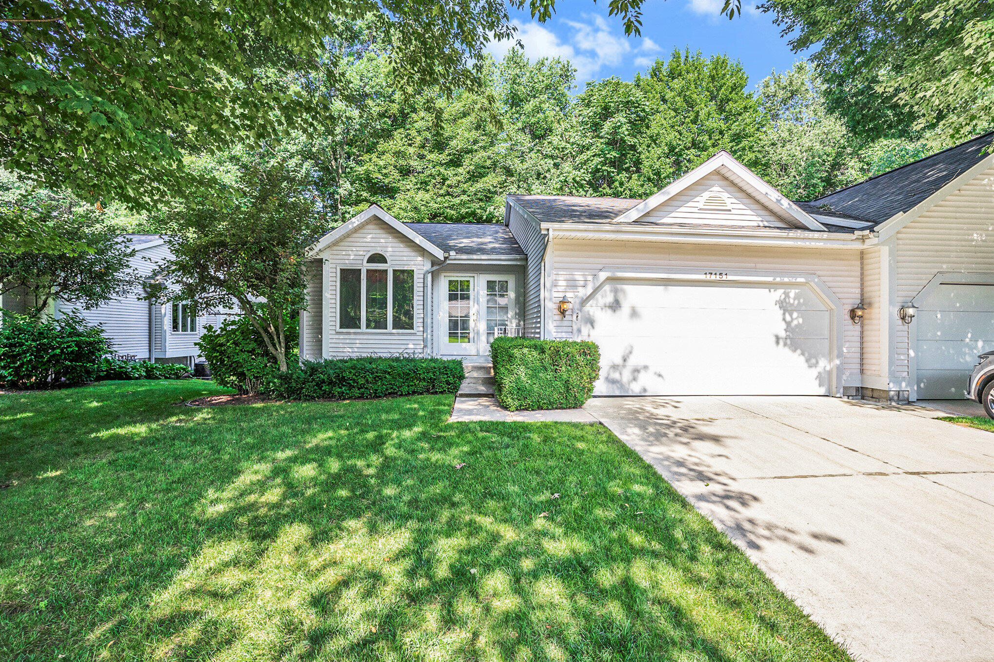 View Spring Lake Twp, MI 49456 condo