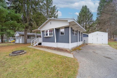 A home in Roscommon Twp