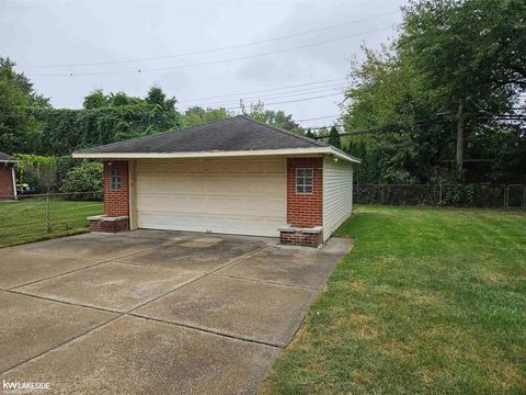 A home in Harper Woods