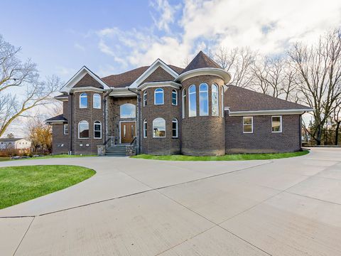 A home in Bloomfield Twp