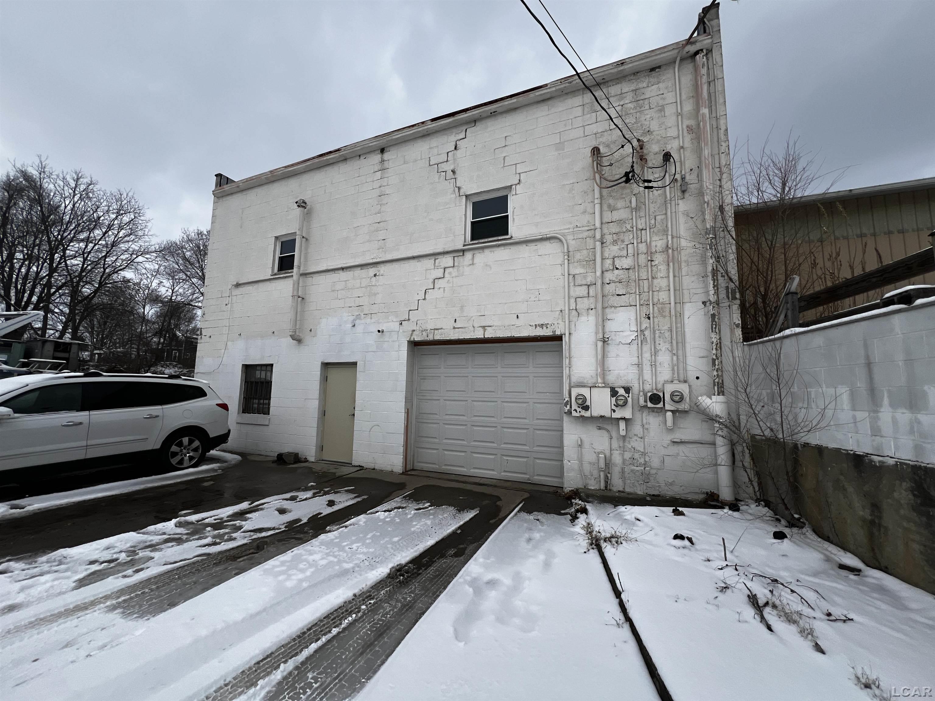 725 W Beecher Street