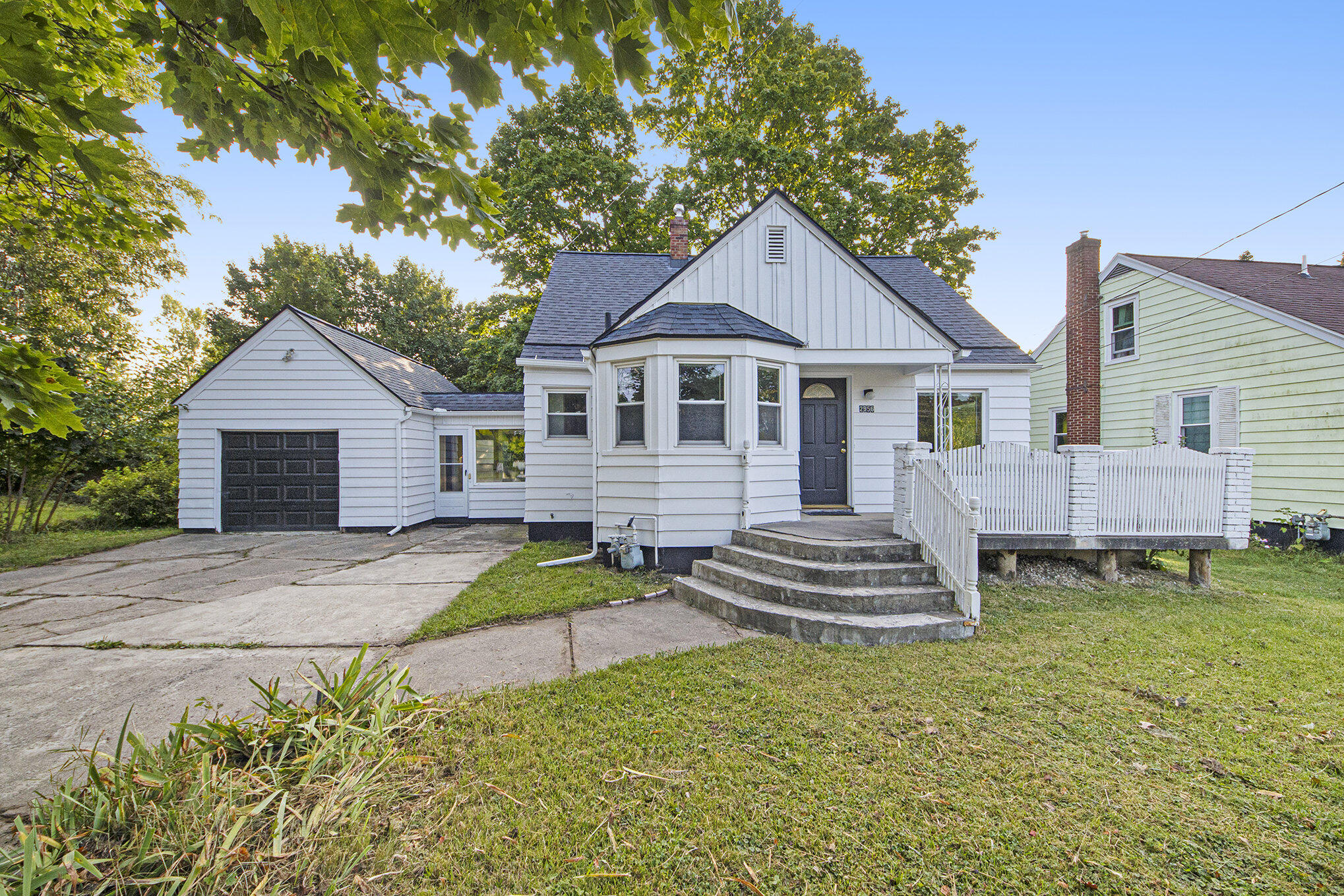 Photo 2 of 30 of 2956 East Paris Avenue SE house