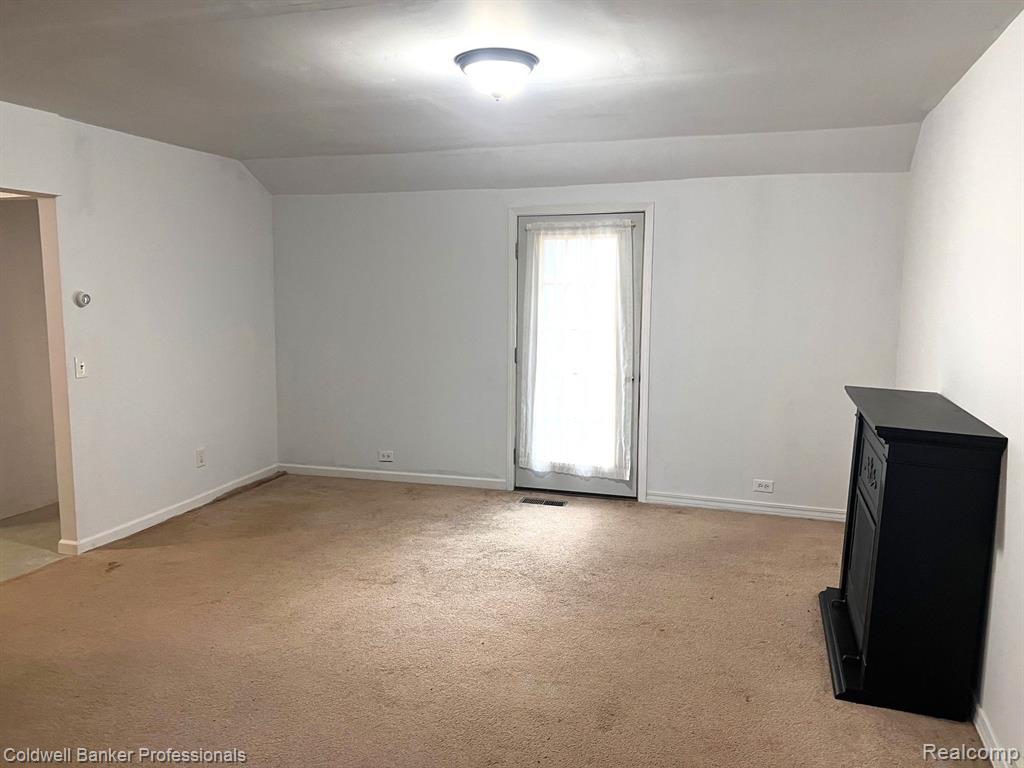 200 Rolfe Street W