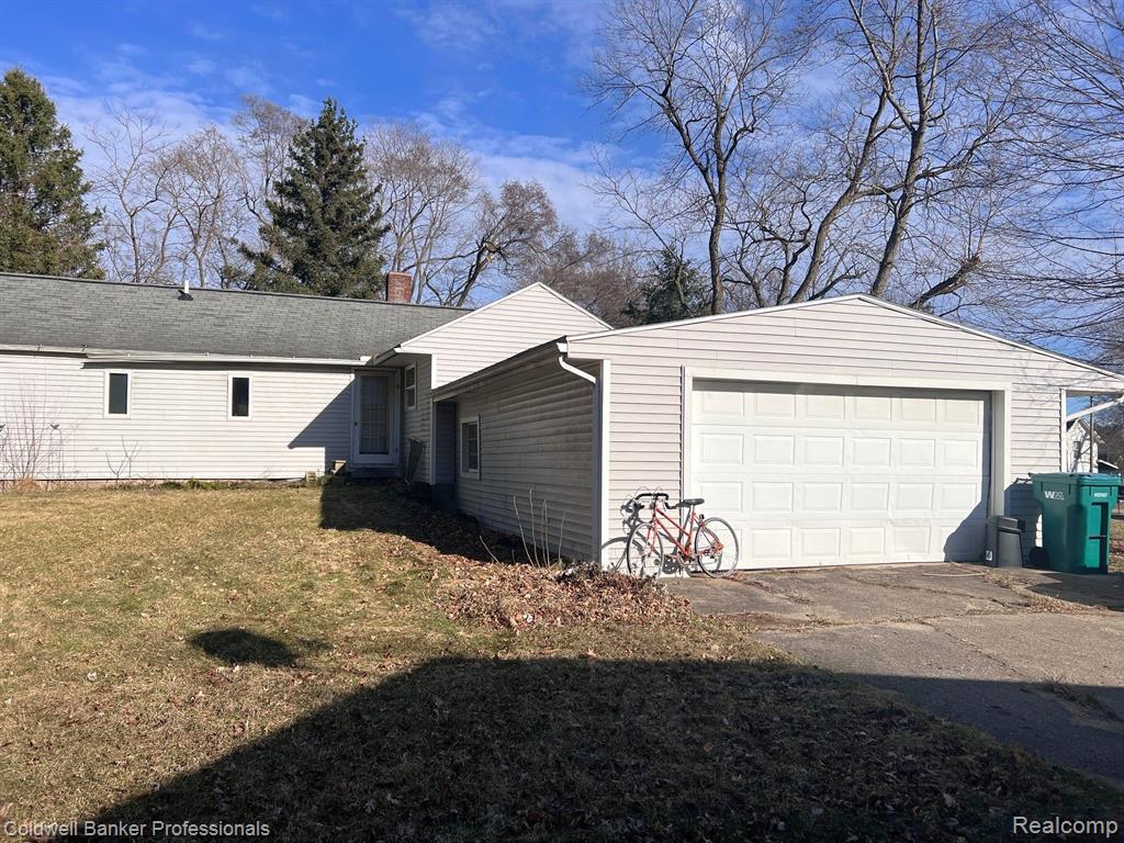 200 Rolfe Street W