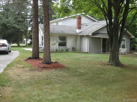 A home in West Bloomfield Twp