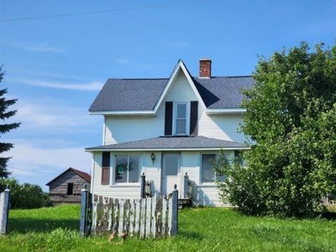 A home in Edwards Twp