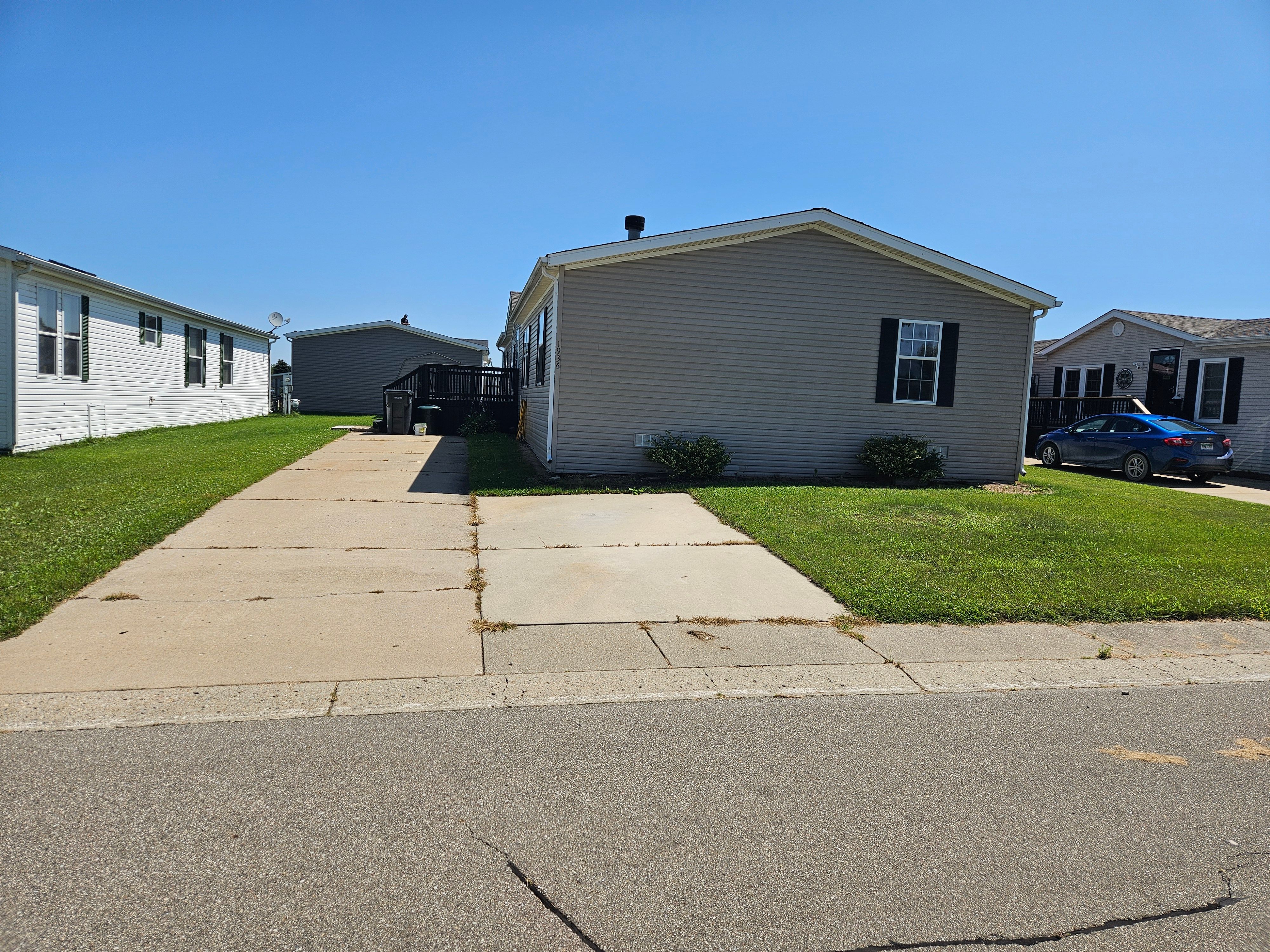 View Hartland Twp, MI 48353 mobile home