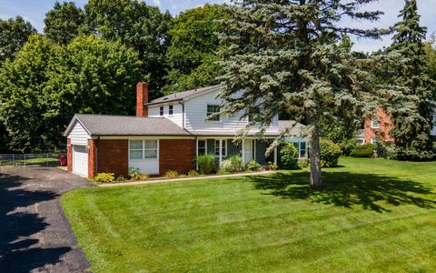 A home in Bloomfield Twp