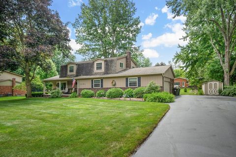 Photo of 1291 Gettysburg Court, Rochester Hills, MI 48306 (MLS # 20240048872)