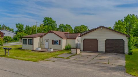 A home in Roscommon Twp