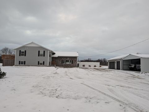 A home in Ravenna Twp