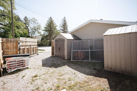 A home in Grayling Twp