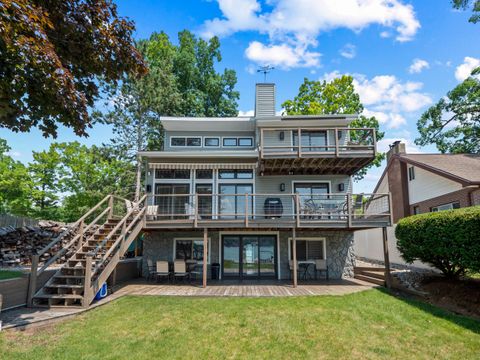 A home in Waterford Twp