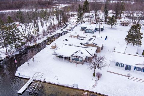 A home in Edwards Twp