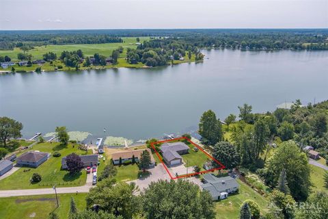 A home in Edwards Twp