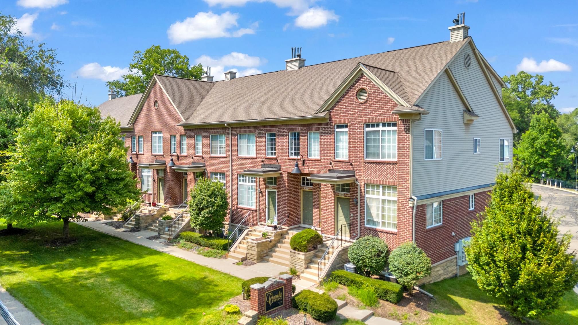 View Walled Lake, MI 48390 condo