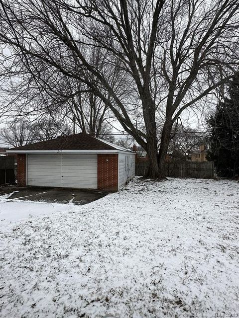 A home in WarrenCity_Macomb