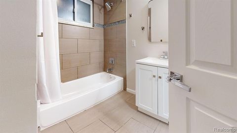 A home in WarrenCity_Macomb