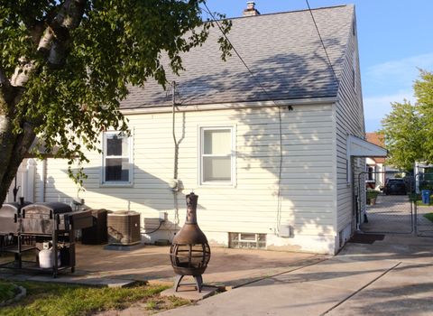 A home in Lincoln Park