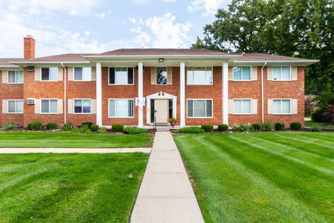 A home in Grosse Ile Twp