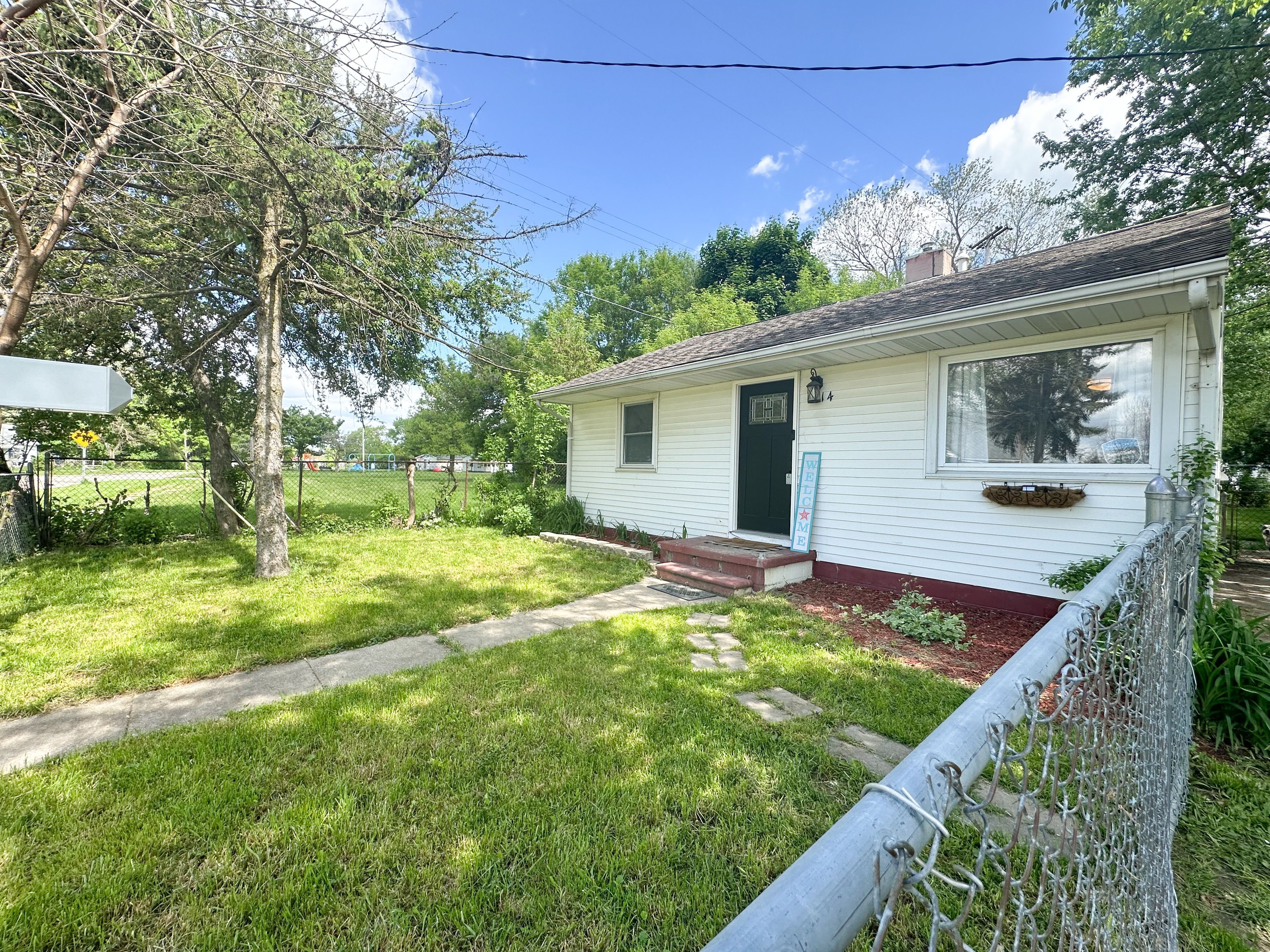 View Flint, MI 48506 house