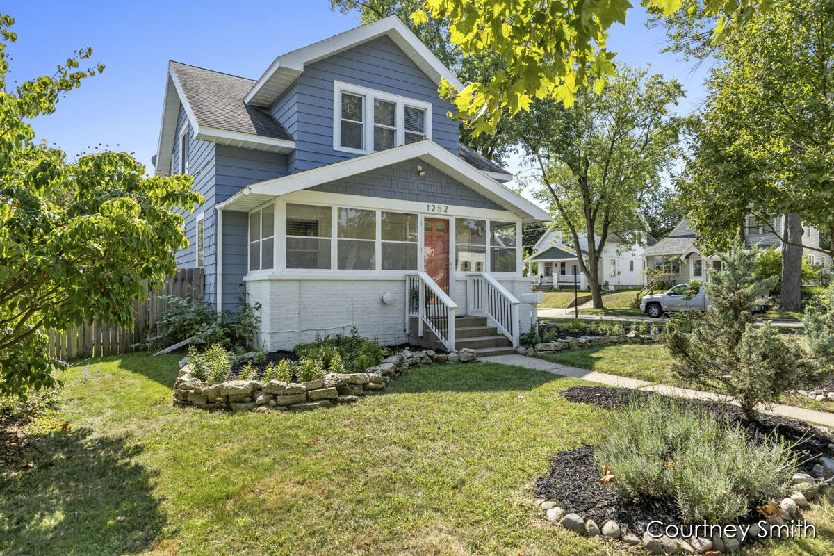 Photo 4 of 44 of 1252 Arianna Street NW house