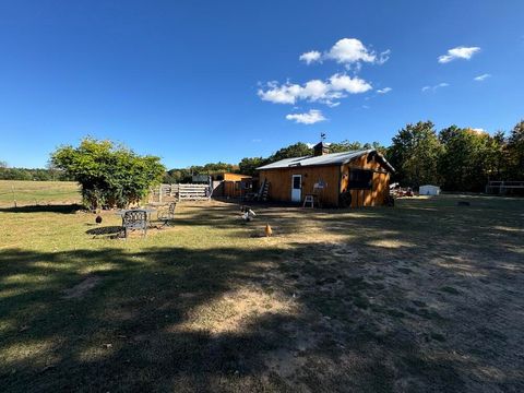 A home in Roscommon Twp