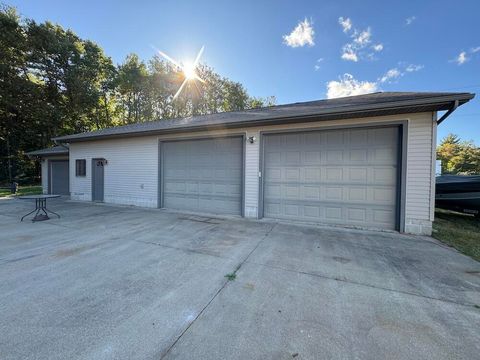 A home in Roscommon Twp