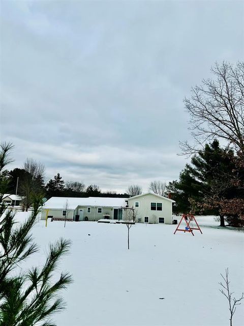 A home in Clam Lake Twp