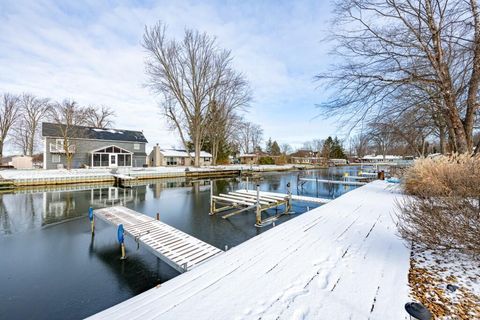 A home in Putnam Twp