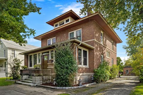 A home in Three Oaks Vlg